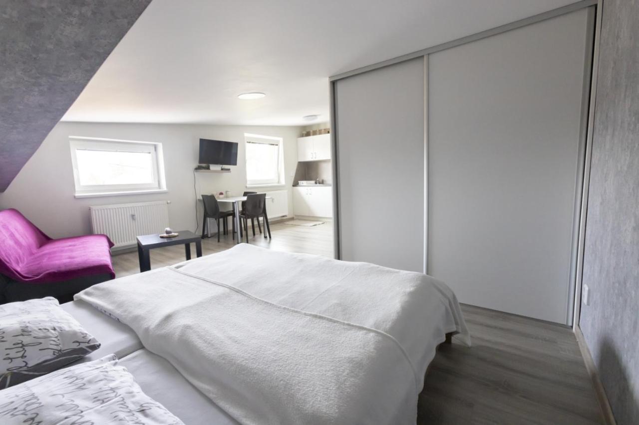 Apartman Theo Veľký Slavkov Exterior foto