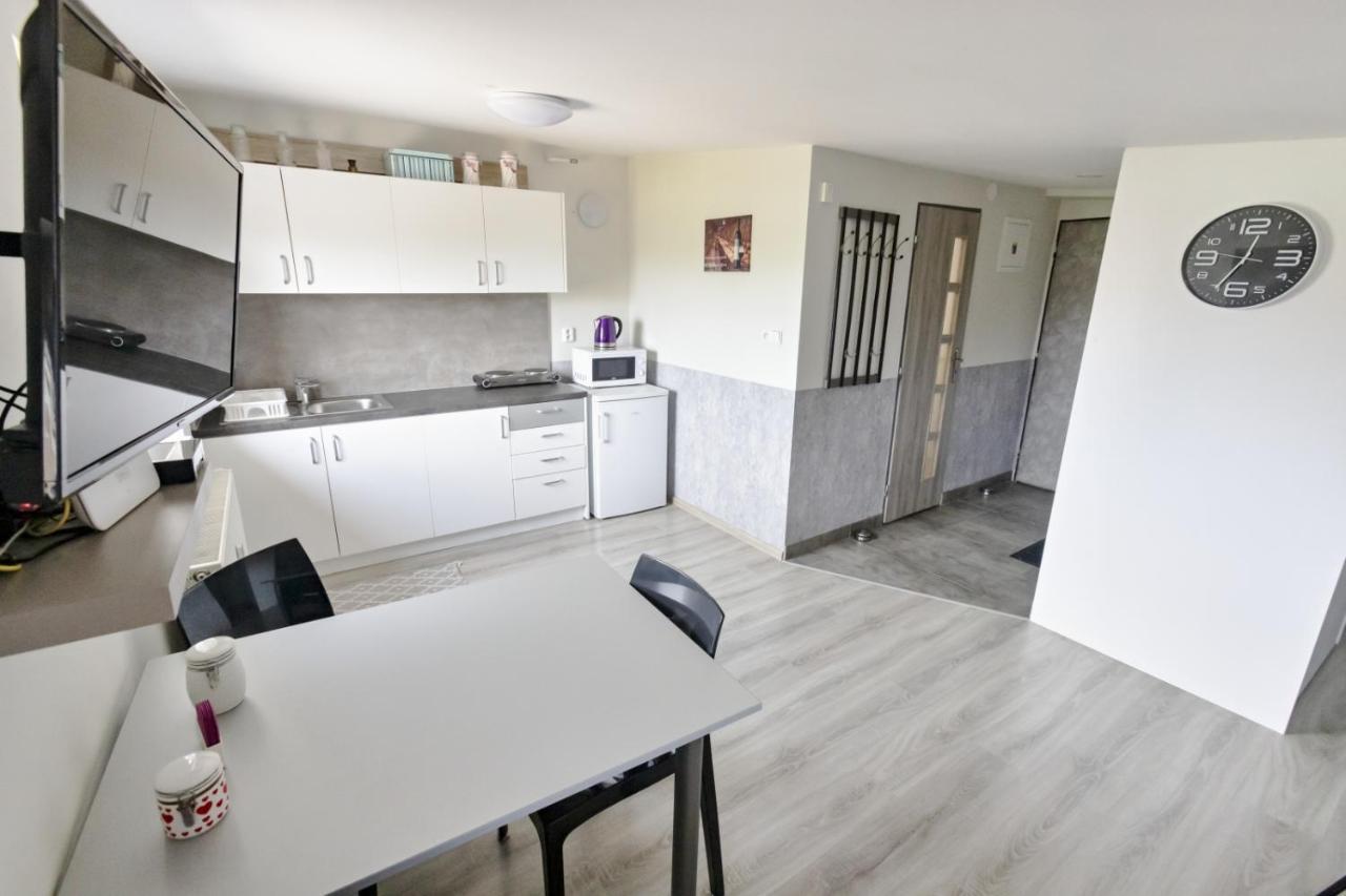 Apartman Theo Veľký Slavkov Exterior foto